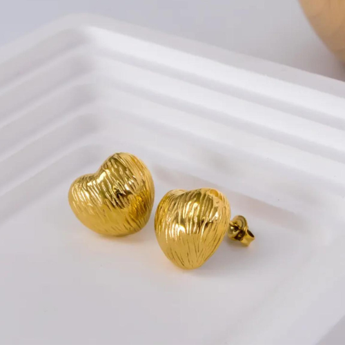 Aretes Dorados Corazón Texturizado