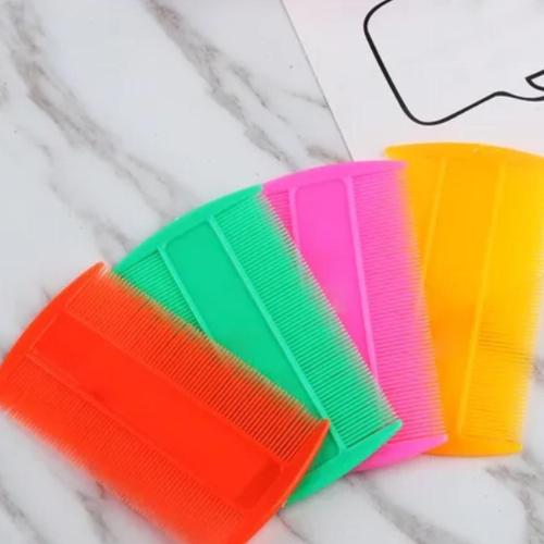 Peine Plástico Fino – Colores Surtidos