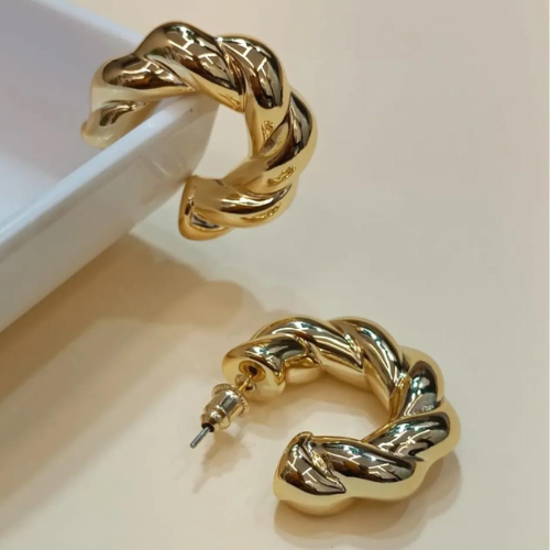 💎 Aretes Dorados Gruesos – Diseño Trenzado