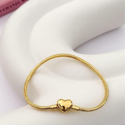 Pulsera Dorada con Corazón Central