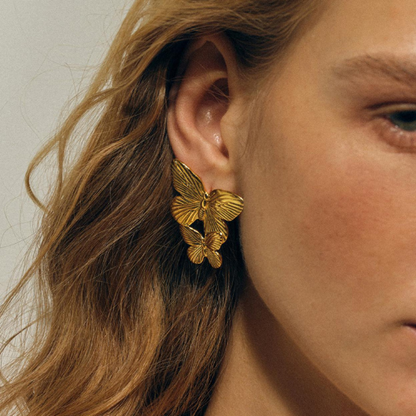 Aretes Dorados Mariposa Elegante