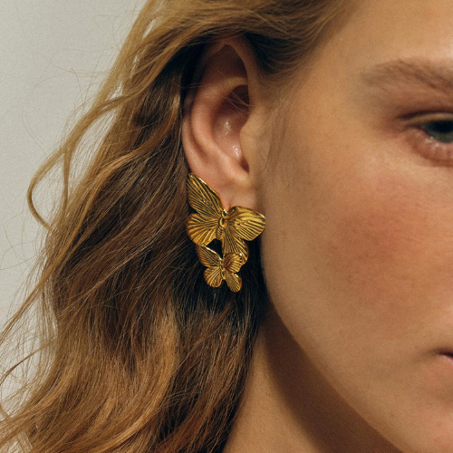 Aretes Dorados Mariposa Elegante
