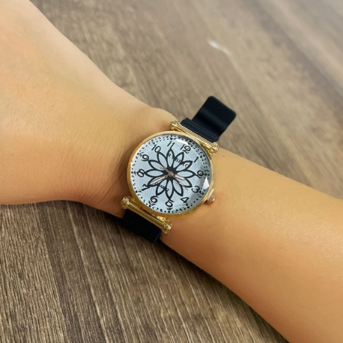 Reloj Análogo Floral con Correa Negra
