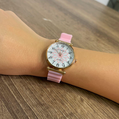 Reloj Análogo Floral con Correa Negra