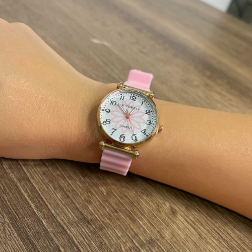 Reloj Análogo Floral con Correa Negra